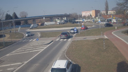 Křižovatka ulic Velká Dlážka a Polní