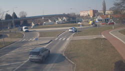 Křižovatka ulic Velká Dlážka a Polní