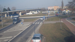 Křižovatka ulic Velká Dlážka a Polní