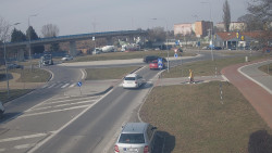 Křižovatka ulic Velká Dlážka a Polní