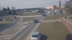 Křižovatka ulic Velká Dlážka a Polní