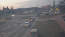 Křižovatka ulic Velká Dlážka a Polní