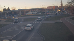 Křižovatka ulic Velká Dlážka a Polní