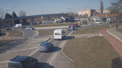 Křižovatka ulic Velká Dlážka a Polní