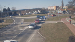 Křižovatka ulic Velká Dlážka a Polní