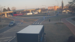 Křižovatka ulic Velká Dlážka a Polní