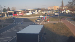 Křižovatka ulic Velká Dlážka a Polní