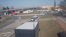 Křižovatka ulic Velká Dlážka a Polní