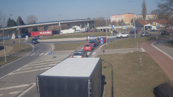 Křižovatka ulic Velká Dlážka a Polní