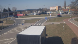 Křižovatka ulic Velká Dlážka a Polní