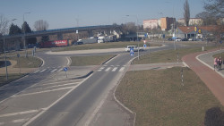 Křižovatka ulic Velká Dlážka a Polní