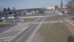 Křižovatka ulic Velká Dlážka a Polní