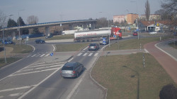 Křižovatka ulic Velká Dlážka a Polní