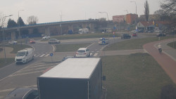 Křižovatka ulic Velká Dlážka a Polní