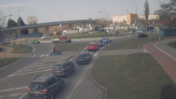 Křižovatka ulic Velká Dlážka a Polní