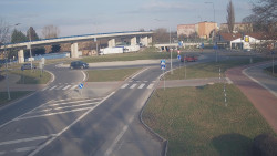 Křižovatka ulic Velká Dlážka a Polní