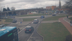 Křižovatka ulic Velká Dlážka a Polní