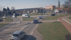 Křižovatka ulic Velká Dlážka a Polní