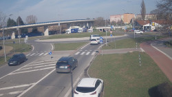 Křižovatka ulic Velká Dlážka a Polní