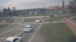 Křižovatka ulic Velká Dlážka a Polní