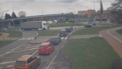 Křižovatka ulic Velká Dlážka a Polní