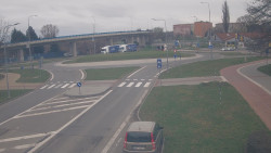 Křižovatka ulic Velká Dlážka a Polní