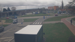 Křižovatka ulic Velká Dlážka a Polní