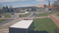 Křižovatka ulic Velká Dlážka a Polní