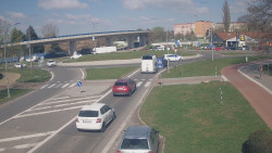 Křižovatka ulic Velká Dlážka a Polní