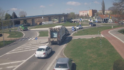 Křižovatka ulic Velká Dlážka a Polní