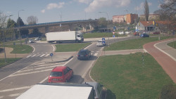 Křižovatka ulic Velká Dlážka a Polní