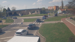 Křižovatka ulic Velká Dlážka a Polní