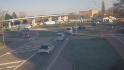 Křižovatka ulic Velká Dlážka a Polní