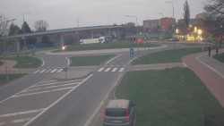 Křižovatka ulic Velká Dlážka a Polní