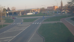 Křižovatka ulic Velká Dlážka a Polní