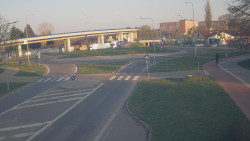 Křižovatka ulic Velká Dlážka a Polní