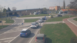 Křižovatka ulic Velká Dlážka a Polní