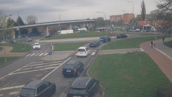 Křižovatka ulic Velká Dlážka a Polní