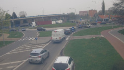 Křižovatka ulic Velká Dlážka a Polní