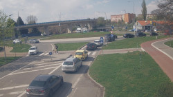 Křižovatka ulic Velká Dlážka a Polní