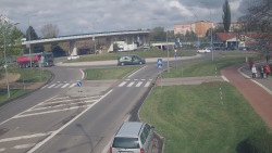 Křižovatka ulic Velká Dlážka a Polní