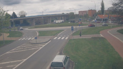 Křižovatka ulic Velká Dlážka a Polní