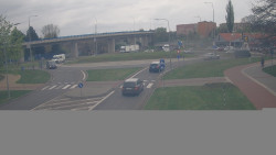 Křižovatka ulic Velká Dlážka a Polní