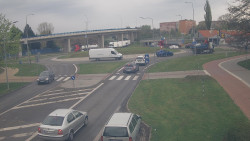 Křižovatka ulic Velká Dlážka a Polní