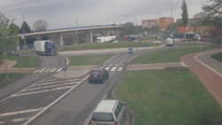 Křižovatka ulic Velká Dlážka a Polní