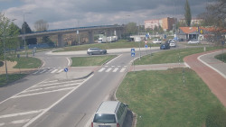 Křižovatka ulic Velká Dlážka a Polní