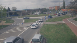 Křižovatka ulic Velká Dlážka a Polní