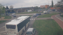 Křižovatka ulic Velká Dlážka a Polní