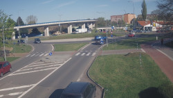 Křižovatka ulic Velká Dlážka a Polní