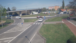 Křižovatka ulic Velká Dlážka a Polní